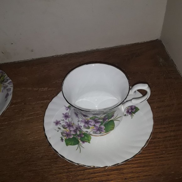 Royal Dover China Bone China Purple Floral Cup and Saucer with shell wave design - Picture 2 of 4